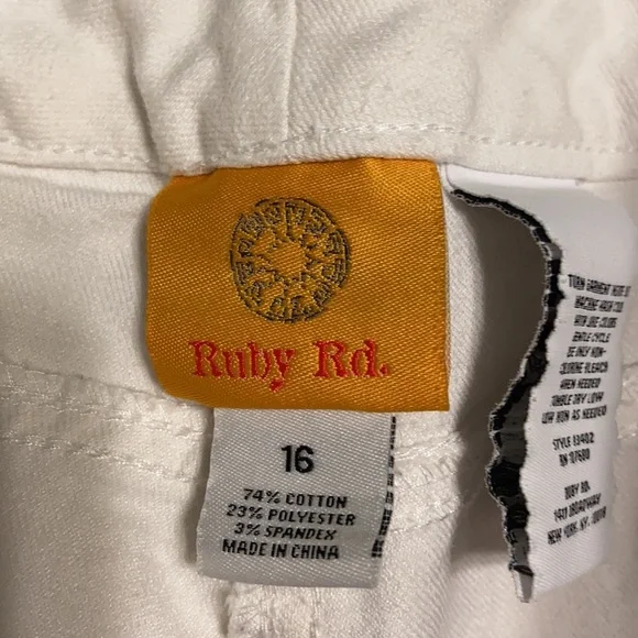 Ruby Rd. Size 16, slightly distressed White Ankle Jeans EUC - Picture 5 of 5